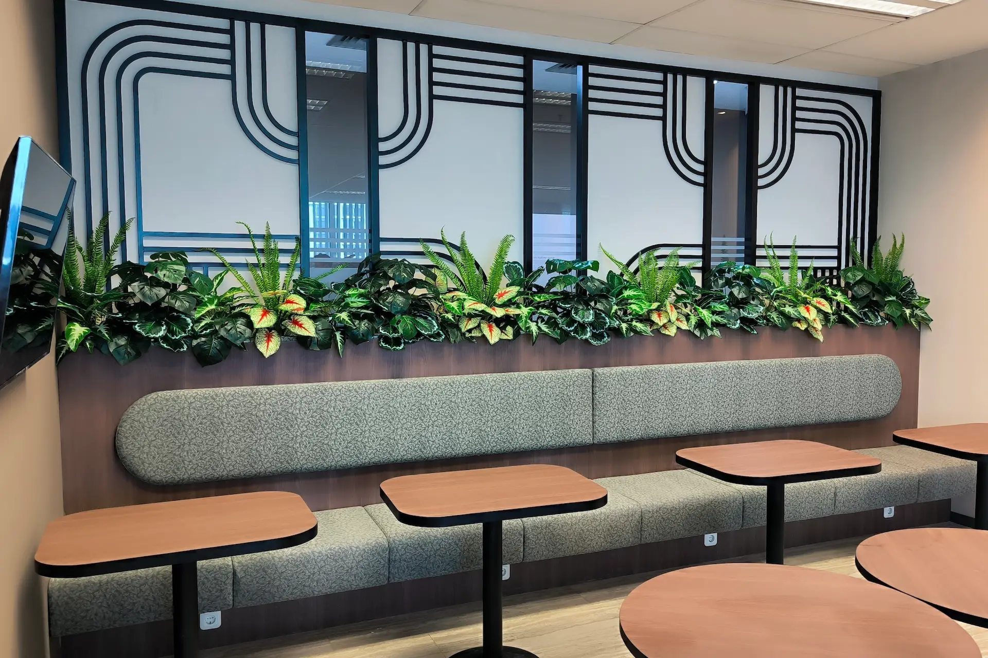 Tanaman Artifisial sebagai Solusi bagi Lingkungan Minim Cahaya oleh Mantika Florista